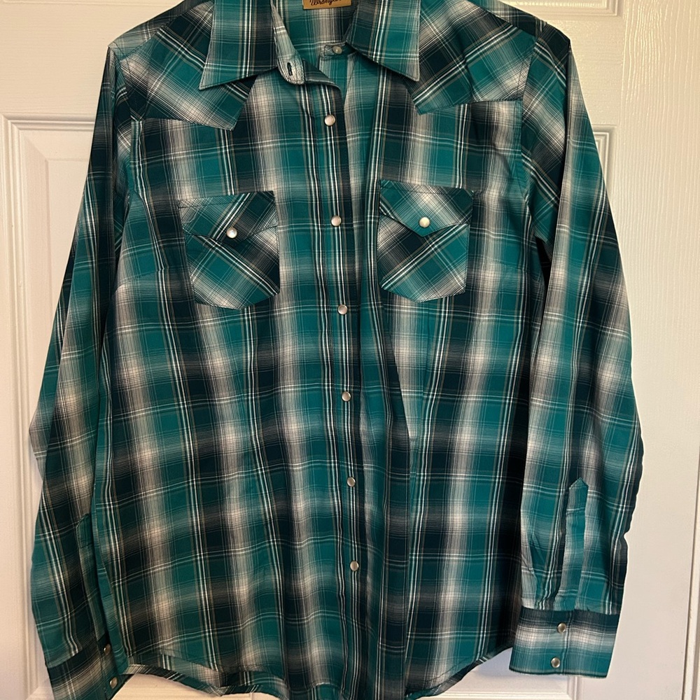 Wrangler Women’s Blue Plaid Button Down Shirt